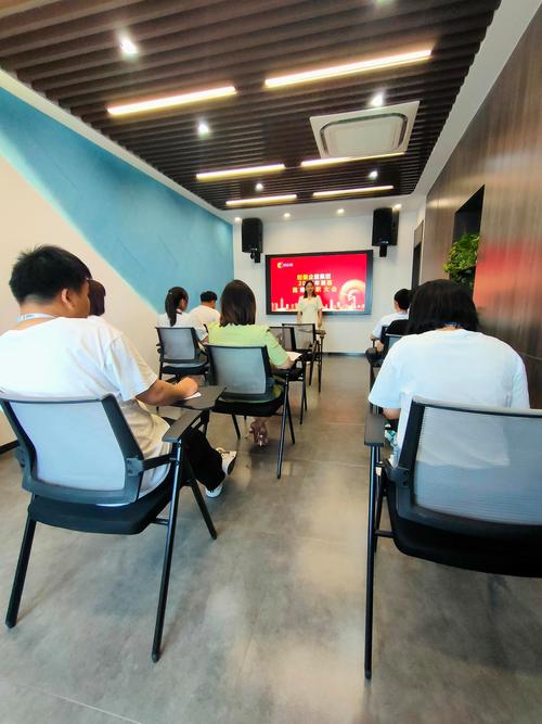 陈亚男,公司经营范围包括:企业管理咨询服务;代理记账服务